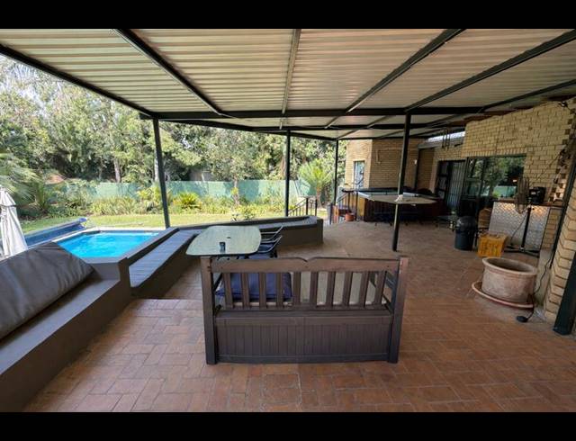 5 BEDROOM HOUSE FOR SALE IN LONEHILL